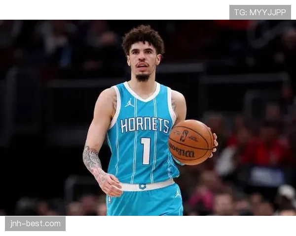 拉梅洛·鲍尔组织多样挡拆拉开空间，助黄蜂提升关键回合效率