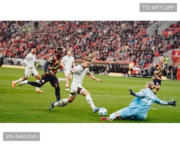 多特蒙德近期表现波动，稳定性面临考验，一场失利暴露体系问题，对赛季走势形成制约