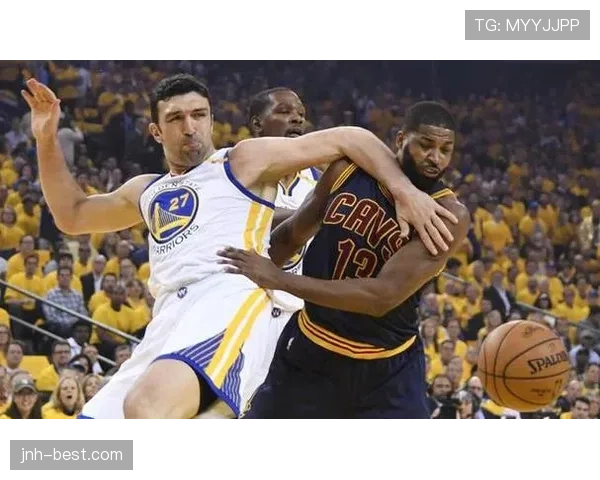 德里克·罗斯利用突破制造错位，带动球队进攻效率明显提升