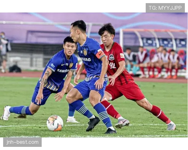 加维如何通过跑动覆盖与出球效率在强强对话中主导中场？